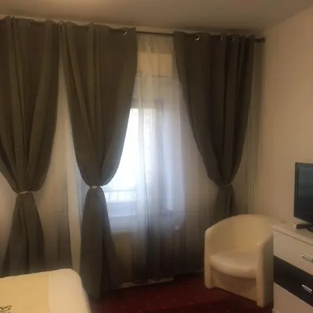 Papu 3* بوخارست